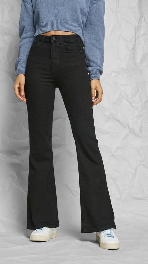 Black Flair Jeans Outfits, Black Boot Cut Jeans Outfit, Black Bootcut Jeans Outfit, Bootcut Pants Outfit, Black Flare Jeans Outfit, Flair Jeans Outfit, Flare Jean Outfit, Bootcut Jeans Outfit, Black Flared Jeans