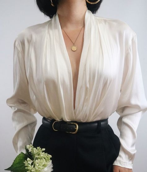 Lady L. Vintage on Instagram: “Incredible vintage vanilla silk plunging blouse. In love with this softest pure charmeuse silk fabric and stunning drape. Online now. (Sold)” Undershirt Outfit, Monica Style, Silk Tops For Women, Outfit Navidad, Plunge Blouse, French Capsule Wardrobe, Cream Silk Blouse, Satin Silk Dress, Classy Blouses