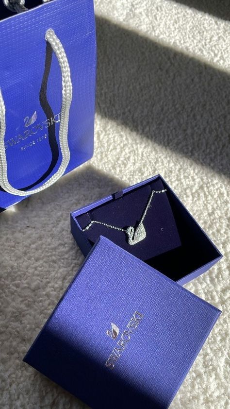 Cute Couple Gifts, Expensive Jewelry Luxury, Foto Baby, Dream Gift, Swarovski Necklace, Classy Jewelry, Expensive Jewelry, Jewelry Lookbook, Fancy Jewelry