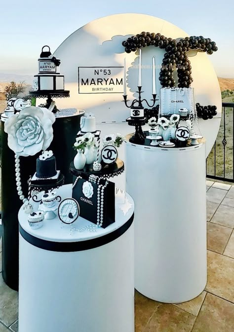 Chanel Themed Wedding, Coco Chanel 40th Birthday, Chanel Theme Sweet 16, Chanel 30th Birthday Ideas, Chanel Birthday Party Decoration Black White, Chanel Themed Bridal Shower Ideas, Chanel Bachelorette Party, Black And White Elegant Birthday Party, Prada Birthday Party Ideas