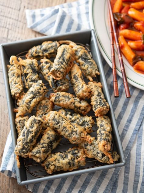 Fried Seaweed, Seaweed Rolls, Street Food Recipes, Korean Glass Noodles, Crispy Seaweed, Korean Noodles, Tempura Batter, Korean Street Food Recipes, Spicy Rice