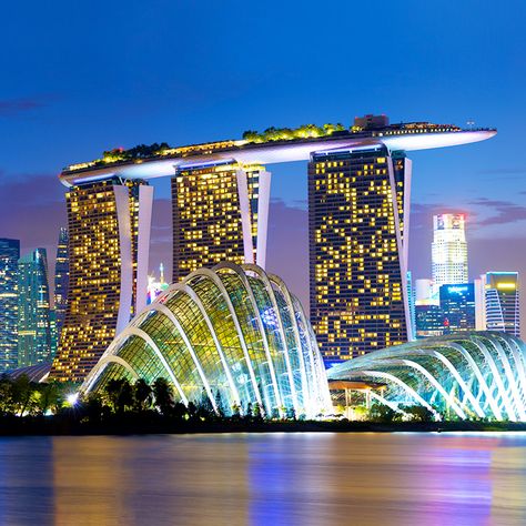 Marina Bay Sands<sup>®</sup> Singapore boasts luxury accommodations, upscale shopping and an infinity pool with unparalleled views of the city. Singapore Stopover, Theory Of Architecture, Singapore Marina Bay, Singapore Attractions, Manila Bay, College Of Architecture, Sands Singapore, Travel Singapore, What Is Design