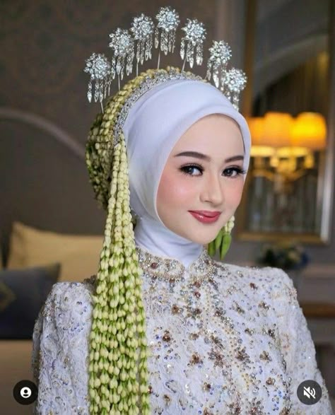 Wedding Dress Hijab Adat Jawa, Wedding Jawa Hijab, Akad Nikah Jawa, Hijab Do Wedding, Pengantin Jawa Hijab, Wedding Dress Hijab, Pose Pengantin, Model Hijab, Hijab Makeup