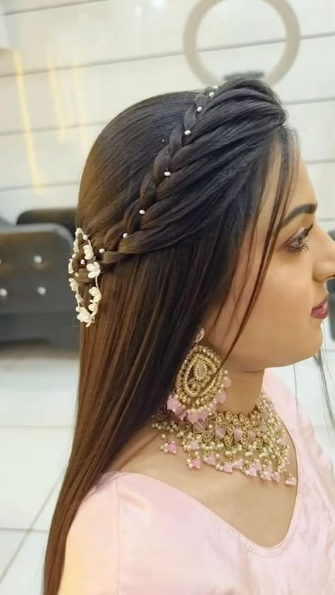 Trending Hairstyles For Women, Hair Style On Saree, Hair Wedding Styles, Engagement Hairstyles, Bridal Hairdo, Long Hair Wedding, Traditional Hairstyle, Easy Hairstyles For Thick Hair, Bridal Hair Buns