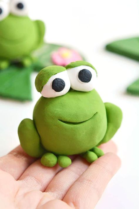 Learn how to sculpt and paint a clay frog! This is such a great art project for frog lovers and beginners to working with clay. Both kids and adults will enjoy this creative clay craft activity. Clay Frog Ideas, Air Dry Clay Frog, Play Doh Art, Frog Clay, Frog Ideas, Clay Monster, One Little Project, Clay Frog, New Diy Ideas