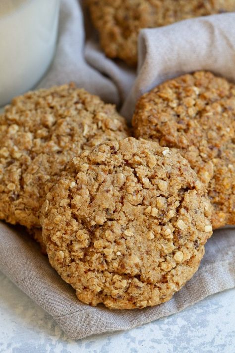 Soft and Chewy Oatmeal Cookies that are super easy to make with only one bowl and 8 healthy ingredients! #glutenfree #vegan #oatmeal #cookies Soft Oatmeal Cookies, Healthy Vegan Cookies, Live Well Bake Often, Vegan Oatmeal Cookies, Best Oatmeal Cookies, Cookie Recipes Oatmeal Raisin, Oatmeal Raisin Cookies Chewy, Cookie Recipes Chewy, Cookies Chewy