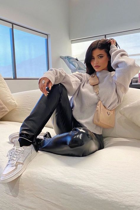 Stylizacje Kylie Jenner, Moda Kylie Jenner, Kylie Jenner Outfits Casual, Kylie Jenner Fotos, Kylie Jenner Street Style, Stile Kylie Jenner, Instagram Office, Stile Kendall Jenner, Look Kylie Jenner