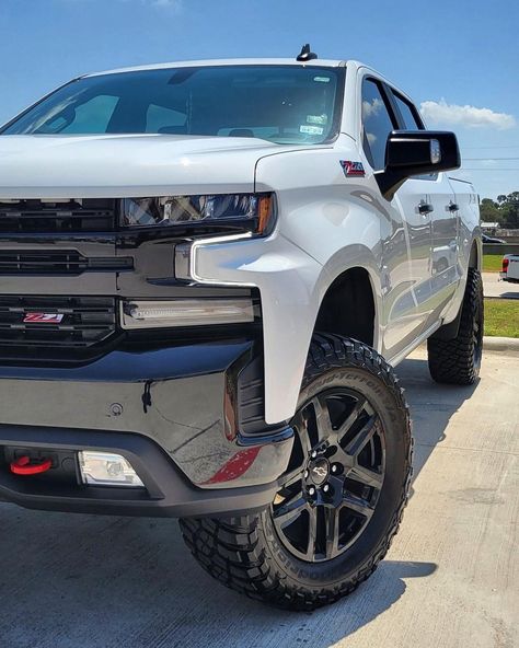 2023 Chevy Silverado Trail Boss, Trail Boss Chevy, Trailboss Silverado, Truck Pictures Ideas, Cheyenne 2022, Chevrolet Trucks Silverado, Silverado Trail Boss, Custom Silverado, Best Luxury Sports Car