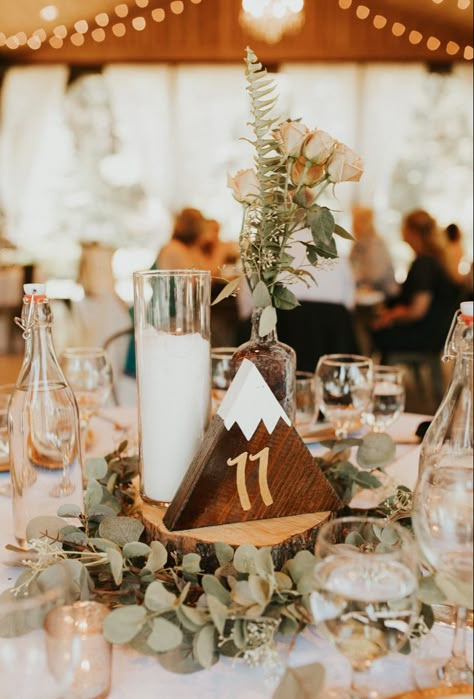 Lodge Wedding Decor, National Park Wedding Theme, Mountain Theme Wedding, Mountain Wedding Decor, Outdoorsy Wedding, Fall Mountain Wedding, Mountain Wedding Ideas, Rustic Mountain Wedding, Centerpieces For Weddings