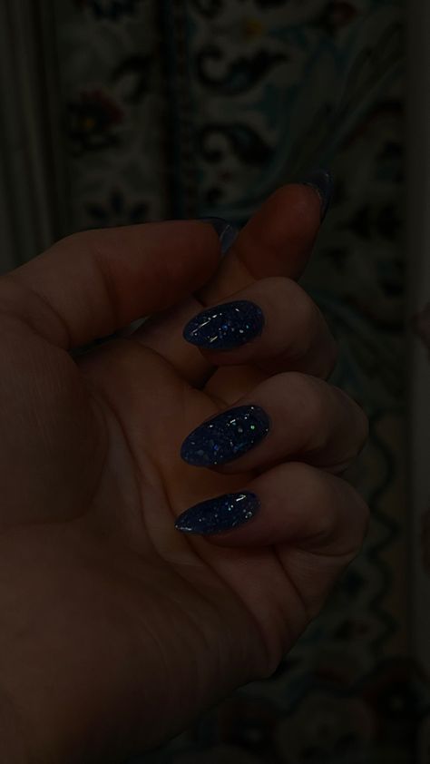 Dark Blue Sparkly Nail Ideas, Midnight Blue Nails Short, Dark Blue Nail Ideas Acrylic, Homecoming Nails Navy Blue, Silver And Blue Nail Designs, Blue Sparkle Nail Designs, Sparkly Navy Blue Nails, Navy Blue Glitter Nails, Navy Prom Nails