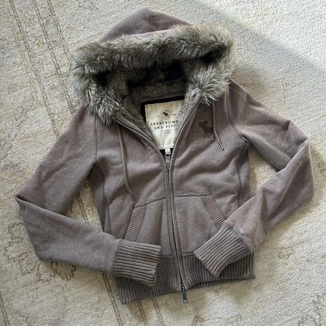 Fur Zip Up Jacket Outfit, Fur Lined Jacket Y2k, Abercrombie And Fitch Hoodie, Cute Tops Outfits, Fitted Hoodie Outfit, Double Zipper Jacket, 2009 Clothes, Fur Hoodie Outfit, Abrocrombie And Fitch