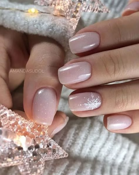 70+ Stylish Christmas Nails You Should Try In 2021 Torturi Baby Shower, Snowflake Nail Design, Christmas Nail Colors, Season Art, Snowflake Nail Art, Themes Wedding, Winter Nails Acrylic, Christmas Gel Nails, Nail Design Inspiration