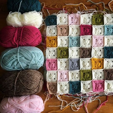 To Sum It Up........ Coco Rose Diaries, Crochet Square Blanket, Yarn Storage, Easy Crochet Blanket, Crochet Quilt, Crochet Fall, Manta Crochet, Crochet Throw, Crochet Square