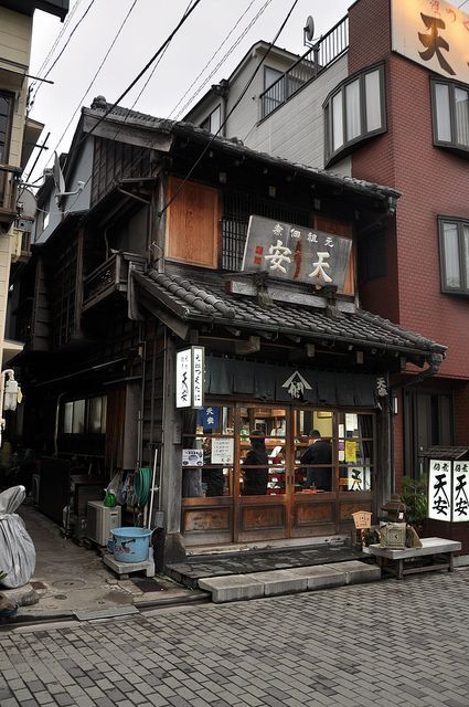 Japanese Traditional Building, Building References, Japanese Buildings, Japanese Town, Japanese Shop, Japan Architecture, Asian Architecture, Japan Street, Japanese Market