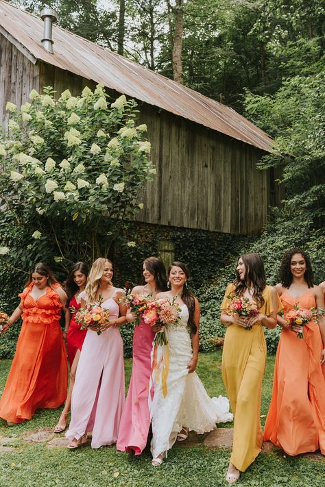 Boho Summer Wedding, Boda Mexicana, Bright Wedding, Wedding Inspiration Summer, Have Inspiration, Sunset Wedding, Wedding Theme Colors, Garden Party Wedding, Wildflower Wedding