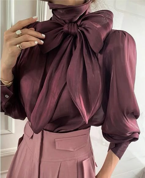 Officewear Outfit, Satin Blouse Designs, Satin Tops, Loose Blouses, Blouses Designs, Blouse Ideas, Feminine Blouses, Blouse Designs Silk, Fashion Tops Blouse