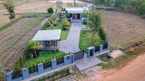 Elevated Houses, Relax House, Lodge Design, Bungalow Floor Plans, Thai House, Small House Layout, Farm Layout, Modern Barn House, House Design Pictures