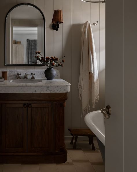 Amber Lewis | Let’s talk TILE STYLE, shall we?! I’m asked about sources all the time soooo let’s check out all the gorg #oakhaven1937 tile together!… | Instagram Amber Interiors Design, Amber Lewis, Shoppe Amber Interiors, Arched Mirror, Metal Arch, Amber Interiors, Elegant Frame, Bathroom Inspo, Terry Towel