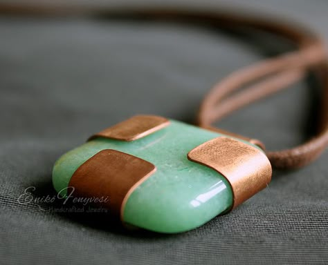 Copper pendant with green aventurine | by Eni Fenyvesi Silversmithing Jewelry, Metal Jewelry Making, Copper Jewellery, Metalwork Jewelry, Metalsmithing Jewelry, Jewelry Design Inspiration, Mixed Metal Jewelry, Jewelry Techniques, Handmade Wire Jewelry