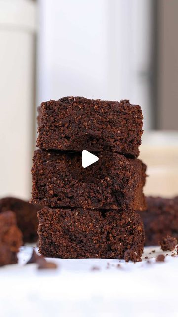 Almond Flour Baking, Flourless Brownie Recipe, Date Brownies, 3 Ingredient Brownies, Chocolate Crumbs, Banana Brownies, Avocado Brownies, Plant Based Cookbook, Light Cakes