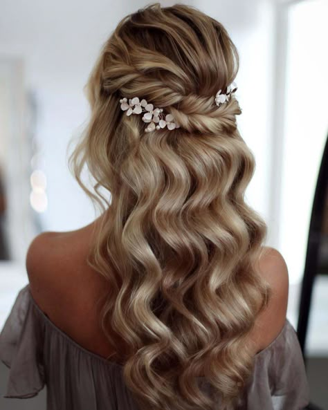 Vintage Wedding Hairstyles: 30+ Best Looks And Expert Tips ★ vintage wedding hairstyles swept half up with curls lenabogucharskaya Vintage Wedding Hairstyles, Bridal Hair Half Up, Wedding Hair Half, Vintage Wedding Hair, Wedding Hair Ideas, Long Hair Wedding Styles, Wedding Hair Makeup, Bride Hair, Wedding Hairstyles Updo