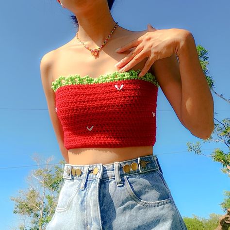 Crochet Strawberry Clothes, Crochet Strawberry Top Pattern Free, Ruby Season, Crochet Ideas Strawberry, Crochet Top Strawberry, Tube Top Tutorial, Crochet Strawberry Top, Strawberry Crochet Top Pattern, Tube Top Crochet