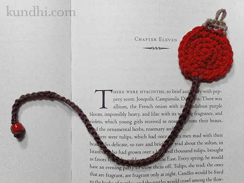 tiny crochet ornament bookmark but if you don't do the hook and do two triangles instead, it is a MOUSE, complete with tail!  How cute! Crocheted Bookmarks, Easy Crochet Bookmarks, Have A Merry Christmas, Fast Crochet, Bookmark Pattern, Easy Holidays Crafts, Tiny Crochet, Book Marker, Crochet Bookmark