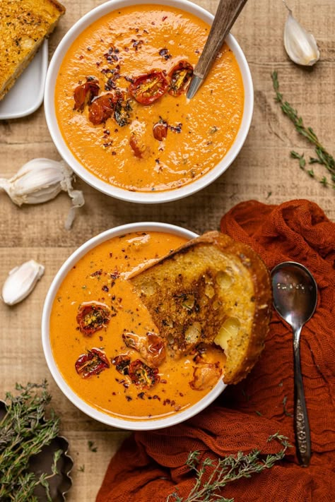 Creamy Roasted Garlic Tomato Soup | Simple Healthy Recipes, Complex Flavors | Orchids + Sweet Tea Healthy Hot Meals, Roasted Garlic Tomato Soup, Garlic Tomato Soup, Soup Simple, Unusual Recipes, Magical Food, Favorite Soups, Tomato Soup Recipes, Soup Season