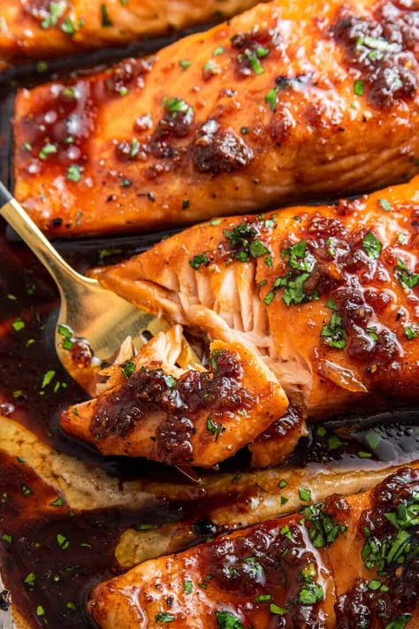 Honey glazed salmon is an easy, healthy, and quick fish dinner that's bursting with flavor. Honey Jalapeno Salmon, Butter Sweet Potatoes, Honey Salmon Recipes, Easy Salmon Dinner, Sweet Potato Sauce, Honey Glazed Salmon Recipe, Honey Glazed Salmon, Honey Mustard Salmon, Salmon Glaze Recipes