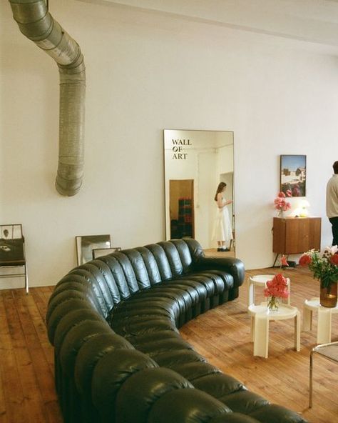 Wall of Art on Instagram: "We transformed a woodworking workshop in Neukölln, Berlin into a welcoming living room for the launch of Melanie Kieback’s (@vanellimelli) collection SO SCARED.   Working with set designer Hely Doan, we sourced vintage furniture (including the de Sede DS-600 “Snake” sofa) which we combined with interior pieces from the artist Mel’s own home to create a space that felt like a natural extension of the artist’s style.  See more online, link in bio.  Photography by @35mmbln" Melanie Kieback, Apartment Mirror, Nature Furniture, Sofa Apartment, Berlin Home, Welcoming Living Room, Wall Of Art, Loft House, Woodworking Workshop