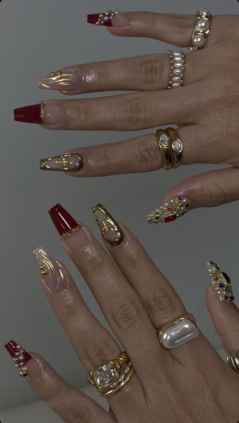 Nail Art Formal, Red Nail Gold Tip, Red Nails Gold Design, Nail Ideas Red Design, Circle Nail Designs, I Love Me Nails Design, Vintage Nail Ideas, Nails Gold And Red, Extra Nail Ideas