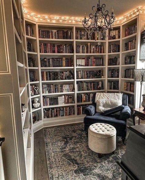 At Home Library, Dream Home Library, Cozy Home Library, Home Library Rooms, Bookshelf Inspiration, Library Room, Dream Life House, Home Library Design, Casa Vintage