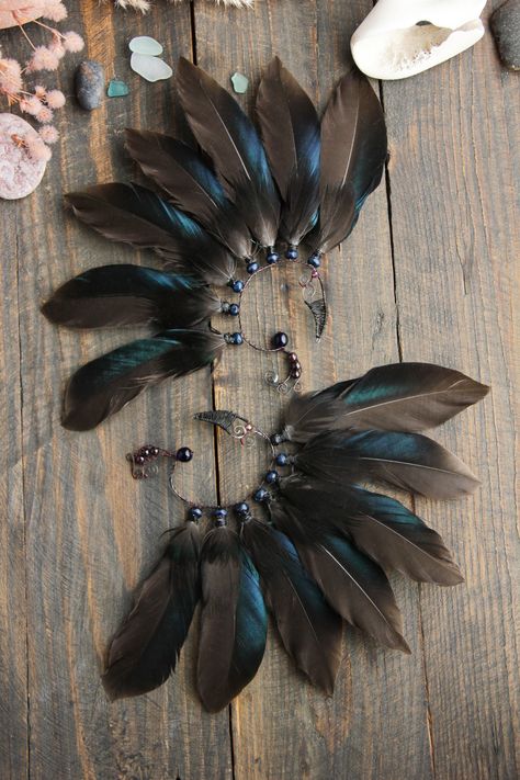 Ear Cuff Diy, Feather Ear Cuff, Feather Hair Extensions, Goth Witch, Black Witch, Feather Hair, Feather Crafts, Goth Style, Blue Feather