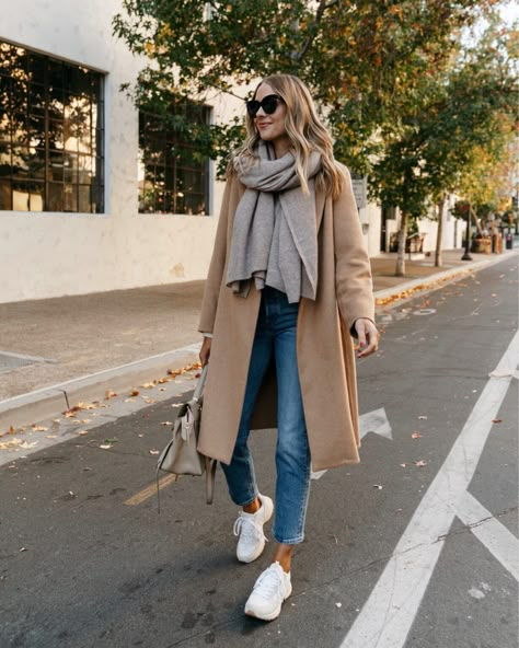 Scarf Outfit Fall, Camel Coat Outfit, City Break Outfit, Trainers Outfit, Throwing Fits, Thanksgiving Outfits, Campaign Manager, Scarf Outfit, Peacoats