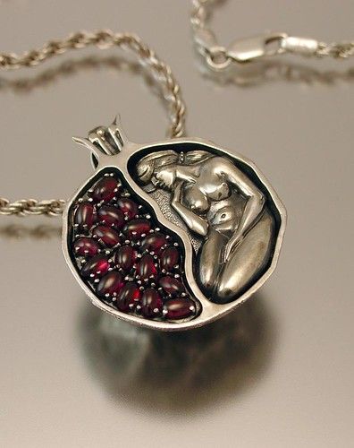 Garnet Pendant, Garnet Jewelry, Funky Jewelry, Dream Jewelry, Granada, Cute Jewelry, Pomegranate, Pendant Necklaces, Jewelry Inspiration