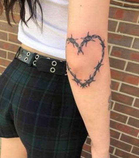 Heart Tattoo Elbow, Barbed Wire Heart Tattoo, Wire Heart Tattoo, Tattoo Above Knee, Tattoo Elbow, Tattoos Leg, Barbed Wire Heart, Barbed Wire Tattoos, Wire Heart