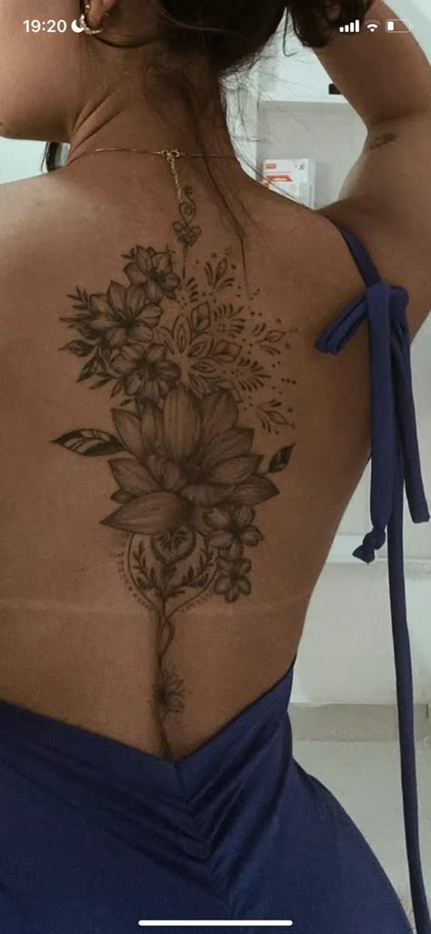 Most Attractive Tattoo For Women, Spine Tattoo Animal, Curvy Spine Tattoo, Unique Spine Tattoos For Women Flower, Across The Back Tattoo Women, Back Tattoo Women Flower Spine, Spine Tattoos Baddie, Women’s Back Tattoos Flower, Women's Tatoos Ideas