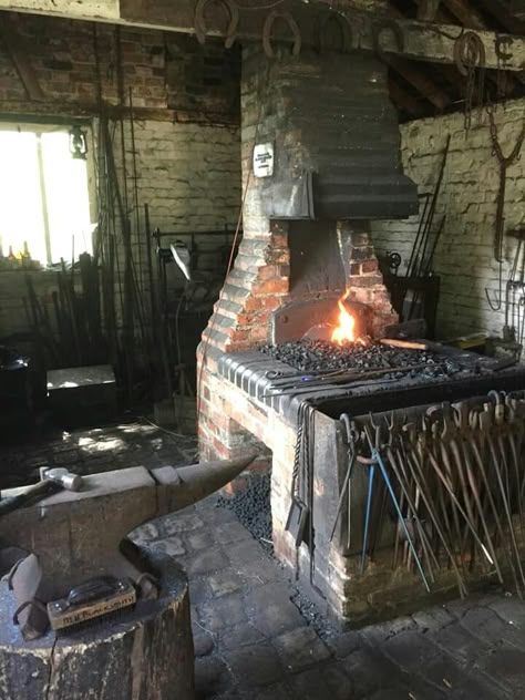 Brick Forge, Medieval Blacksmith, Home Forge, Diy Forge, Blacksmith Workshop, Coal Forge, Blacksmithing Projects, Blacksmith Ideas, Blacksmith Forge