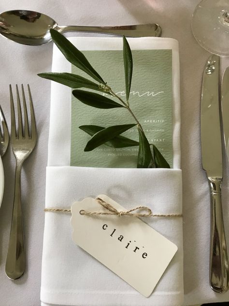 Wedding Table Settings Without Plates Napkins, Disposable Wedding Table Settings, Wedding Place Settings Without Plates, Green Napkins Wedding, Dollar Store Wedding, Wedding Dinner Table Setting, Wedding Napkin Folding, Wedding Plate Setting, Napkin Folding Ideas