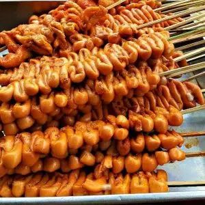 Embrace the flavors of Filipino street food with our Isaw, tender and flavorful grilled chicken intestine skewers. A popular savory snack you must try! Food In The Philippines, Lumpia Recipe, Telur Gulung, Filipino Street Food, Fruits And Vegetables Pictures, Barbeque Recipes, Bizarre Foods, Filipino Cuisine, Halo Halo