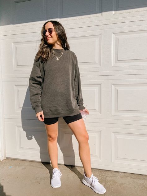 Cable Knit Headband Pattern, Oversized Sweatshirt Outfit, Bike Shorts Outfit, Fall Sweatshirt Outfit, Beard Hat, Oversize Outfit, Cable Knit Headband, Tee Shirt Outfit, Outfit Oversize