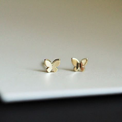 Gold Earrings Studs Simple, Gold Earrings For Kids, Small Earrings Gold, Simple Gold Earrings, Stud Earrings Women, Neck Pieces Jewelry, Gold Earrings Models, Butterfly Stud Earrings, Modern Gold Jewelry