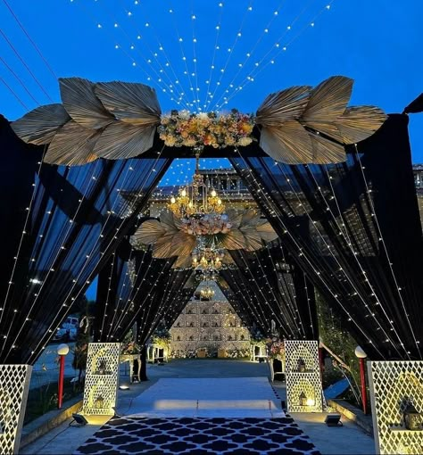 Mandap Decoration Entry Gate, Wedding Reception Gate Decoration, Sangeet Entrance Decor Outdoor, Sangeet Walkway Decor, Mandap Gate Decoration, Wedding Entry Passage Decor, Sangeet Entry Decor, Event Entry Gate Design, Sangeet Entry Gate