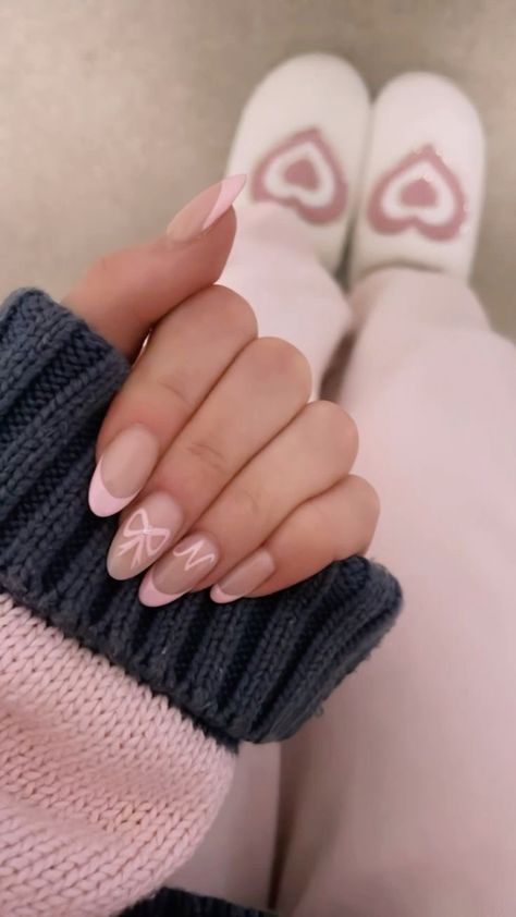 Intial Nails Almond, Initials Nail Design, Nails Acrylic Almond Valentines, Baby Pink Nails Valentines, Nails Acrylic Bf Initial, Pink Nail Designs With Initials, Almond Shaped Nails With Initial, Nail Idea Initials, Nails With Ur Bf Initials