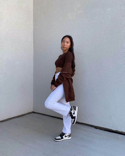 Tan Jordans Outfit, Jordan 1 Mocha Outfit Women, Mocha 1s Outfit, Mocha Jordan 1 Outfit, Jordan 1 Outfit, Tenis Nike, Jordan Outfits, Sneakers Looks, Hoodie Style