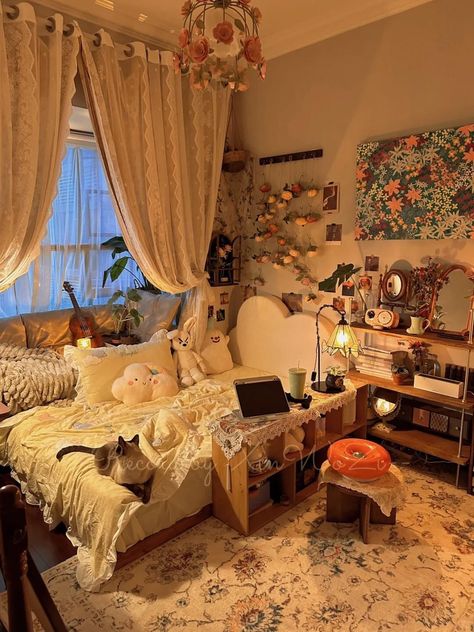 Cozy Asian Bedroom, Cute Room Layouts Bedrooms, Interior Design Bedroom Aesthetic, Bedroom Ideas Cute And Cozy, Day Bed Ideas Aesthetic, Bedrooms With Personality, Clean Rooms Bedrooms, Aesthetic Small Bedroom Ideas Cozy, Sharing Small Bedroom Ideas Sibling