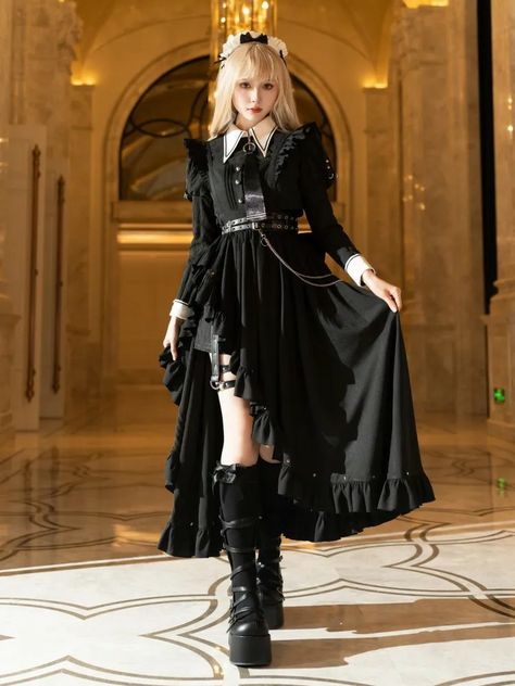 Fashion Apron, Kei Fashion, Black Apron, Fashion Shorts, Maid Dress, Apron Dress, Inspired Fashion, Really Cute Outfits, Lolita Dress