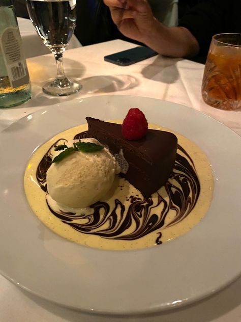 Restaurant Dessert Aesthetic, Dessert Aesthetic Restaurant, Fancy Restaurant Desserts, Rich Food Astethic, Pretty Food Dinner, Expensive Restaurant Food, Restaurant Deserts, Rich People Food, Luxury Food Dinners