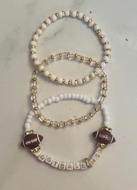 Any football 🏈 moms out there? Football Bracelet Ideas, Football Moms, Football Bracelet, Beading Jewelery, Bracelet Ideas, Football Mom, Beading, Soccer, Football