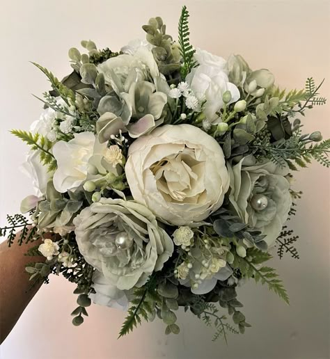 Sage Green Brides Bouquet, Green Wedding Bouquets Bride, Sage And Ivory Wedding Flowers, Brisedmaid Sage Green, Green Flower Wedding Bouquet, Sage Green Bouquet Bridesmaid, Wedding Green Bouquet, Sage Green Wedding Theme Flowers, Khaki Green Wedding